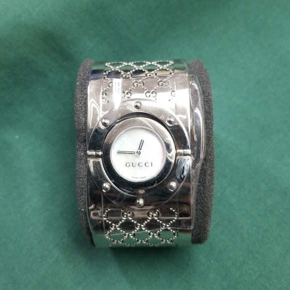 NWOT authentic Gucci watch - Picture 1 of 3